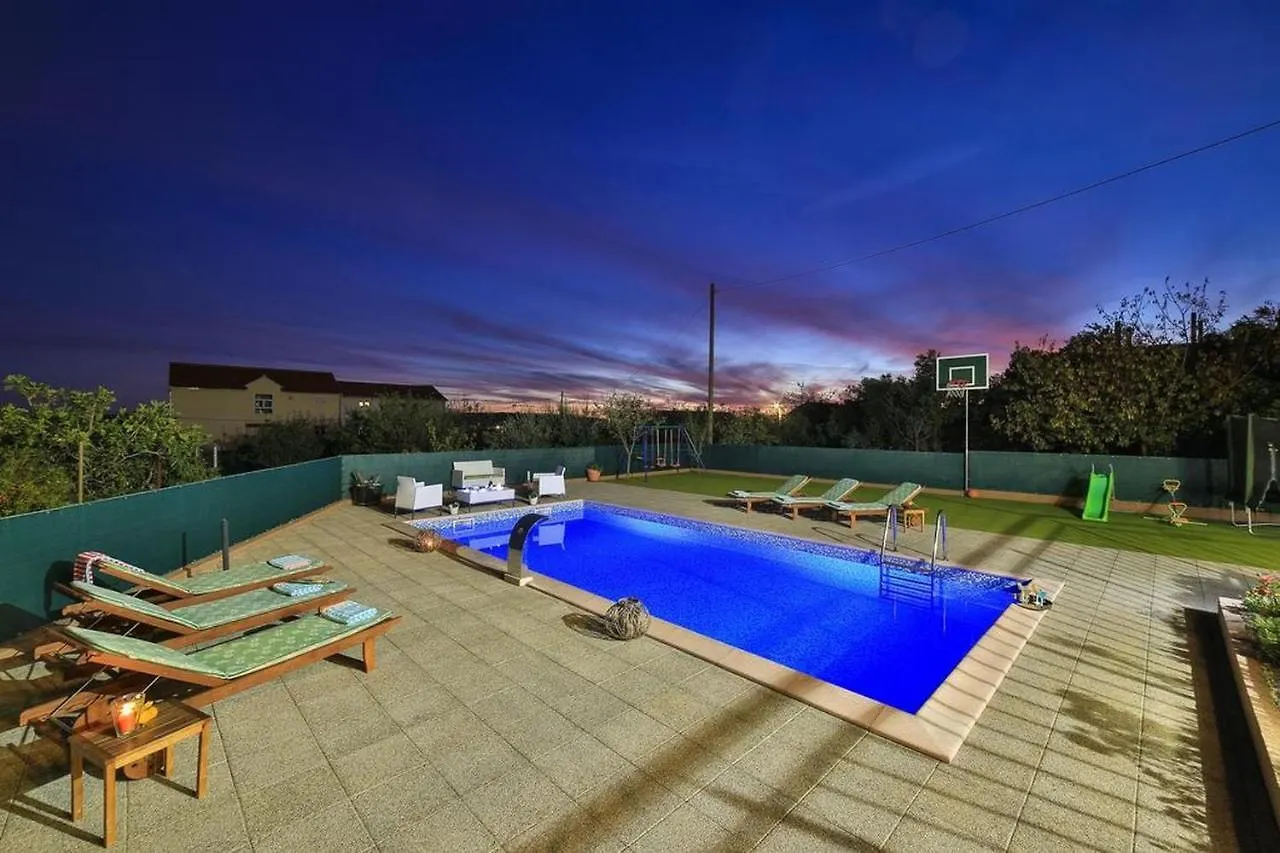 Holiday Home Mirador Kastel Stari