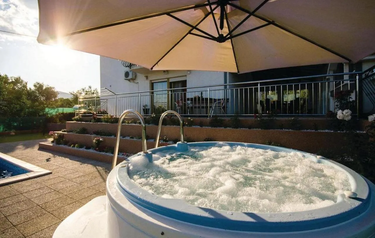 Holiday Home Mirador Kastel Stari