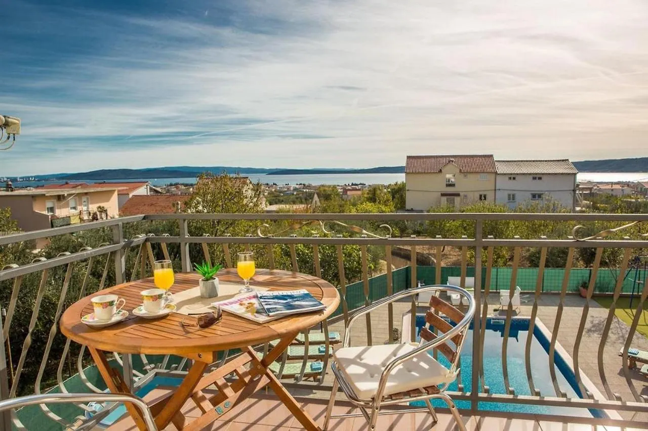 Holiday Home Mirador Kastel Stari
