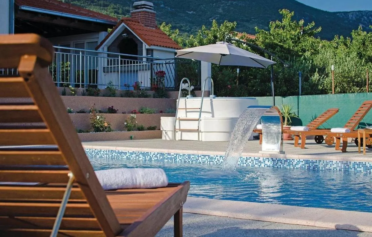Holiday Home Mirador Kastel Stari