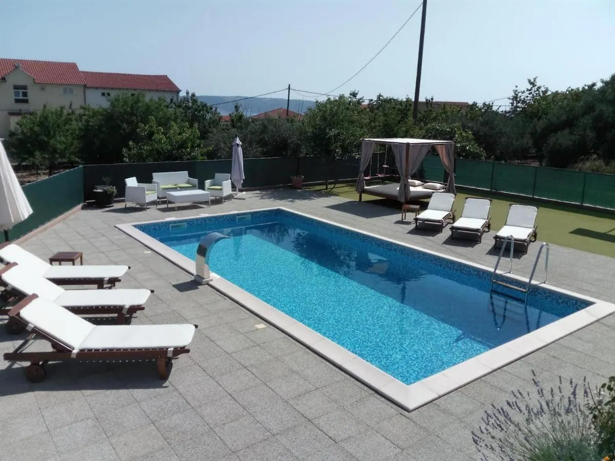 Holiday Home Mirador Kastel Stari