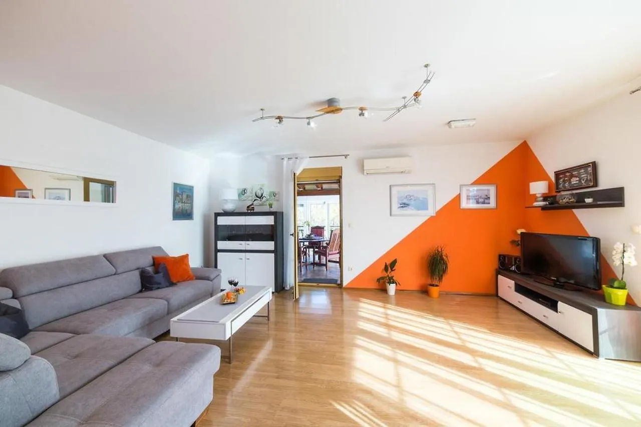 Holiday Home Mirador Kastel Stari