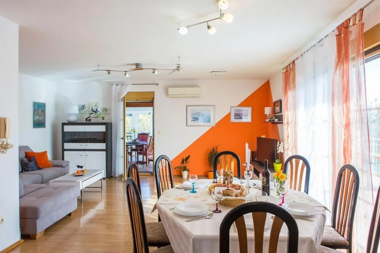 Holiday Home Mirador Kastel Stari