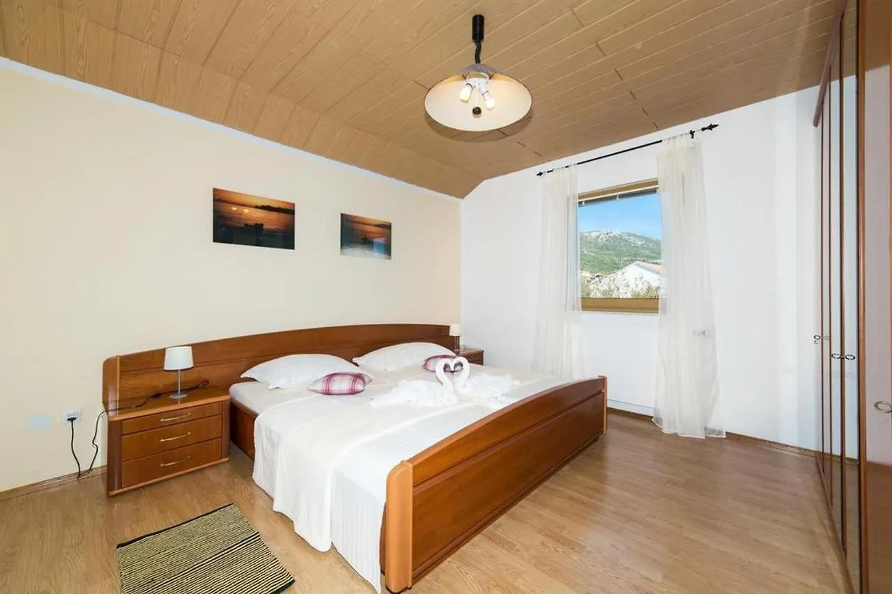 Holiday Home Mirador Kastel Stari