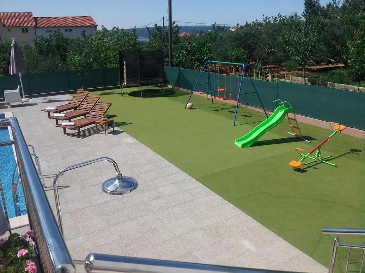 Holiday Home Mirador Kastel Stari