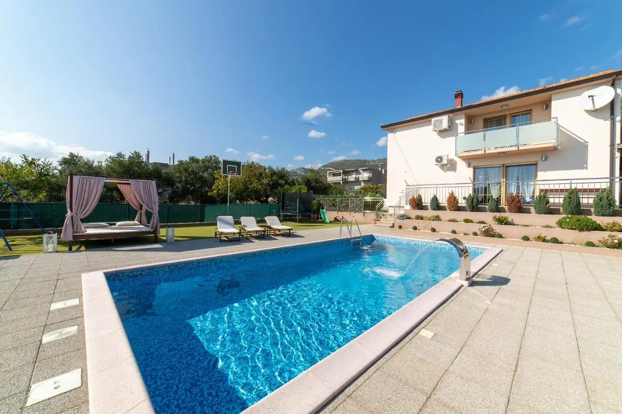 Holiday Home Mirador Kastel Stari