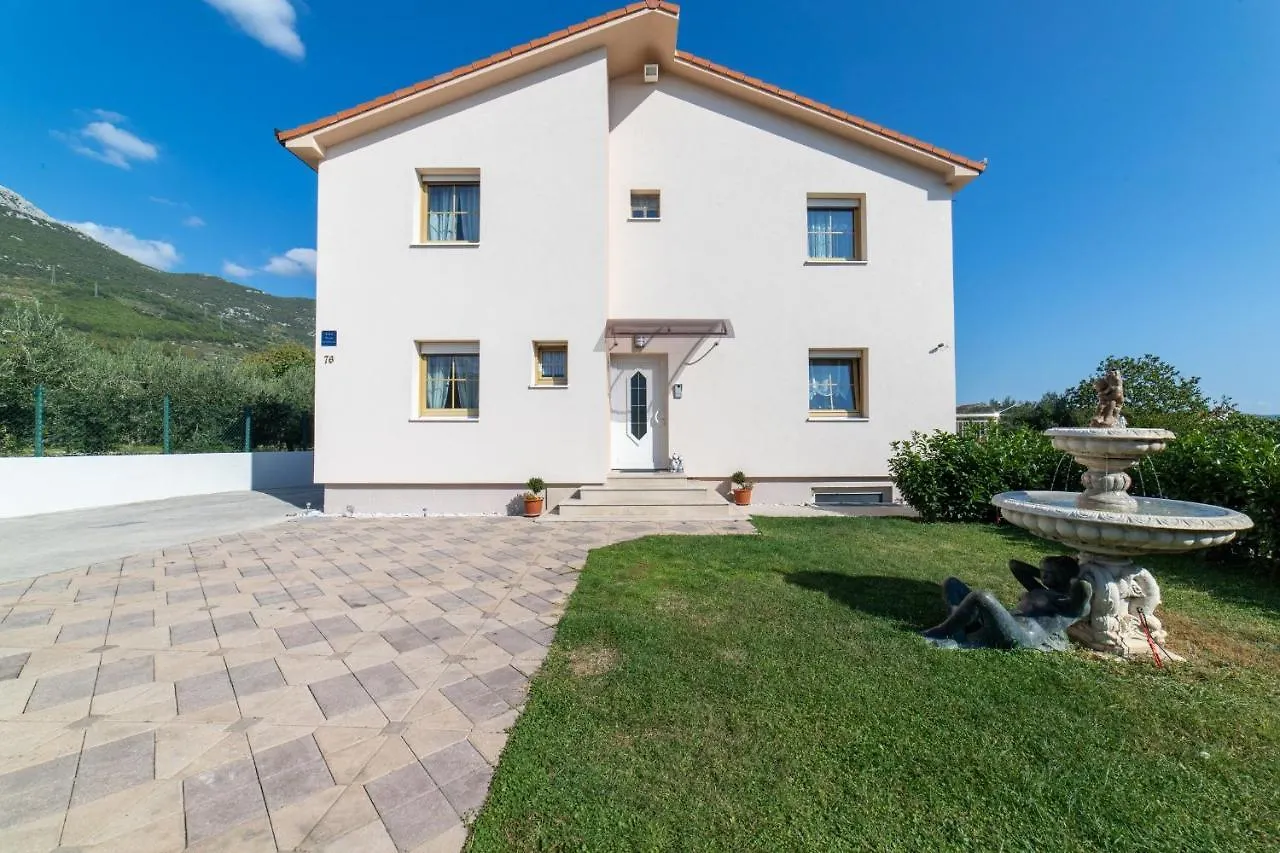 Holiday Home Mirador Kastel Stari