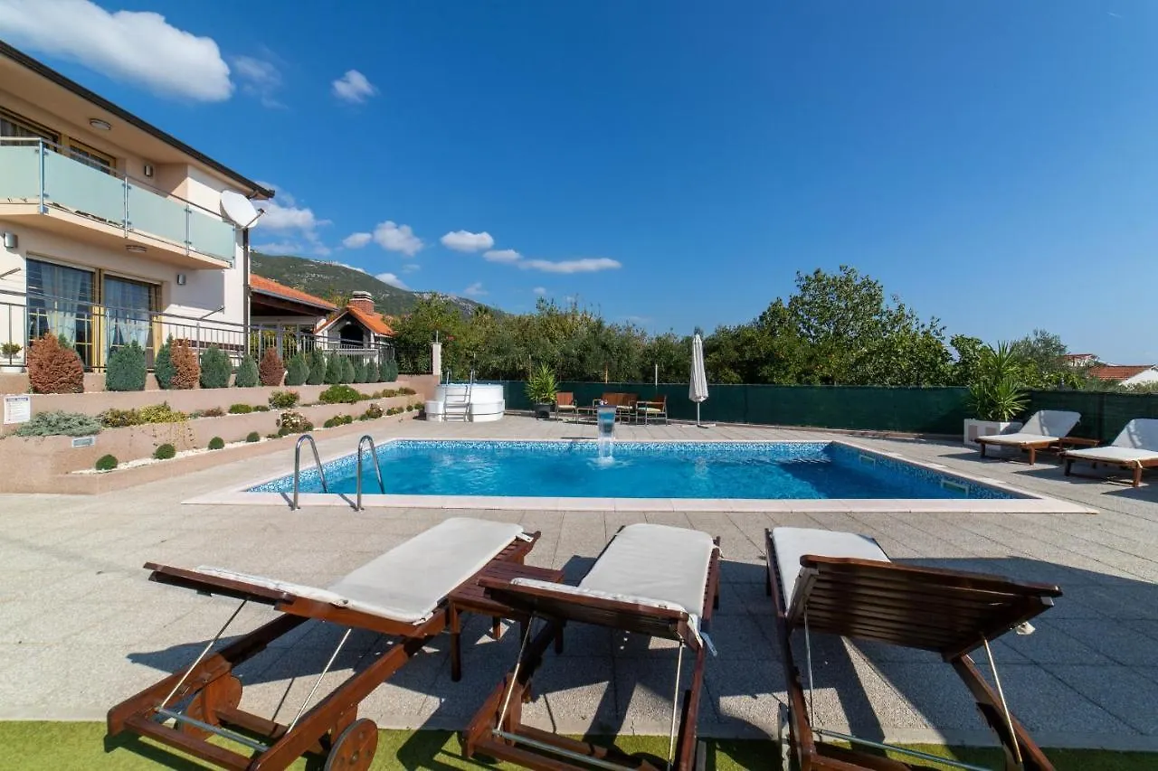 Holiday Home Mirador Kastel Stari Croatia