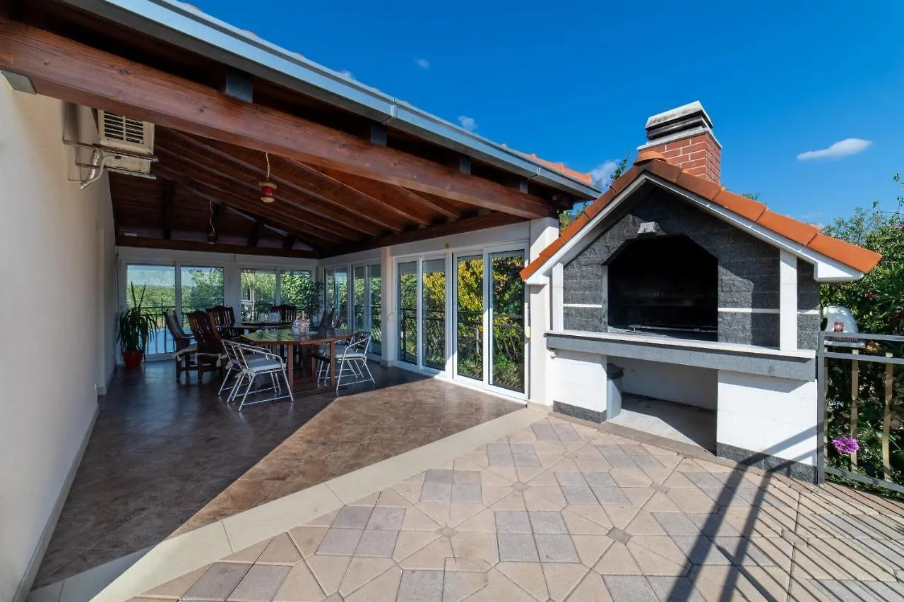 Holiday Home Mirador Kastel Stari