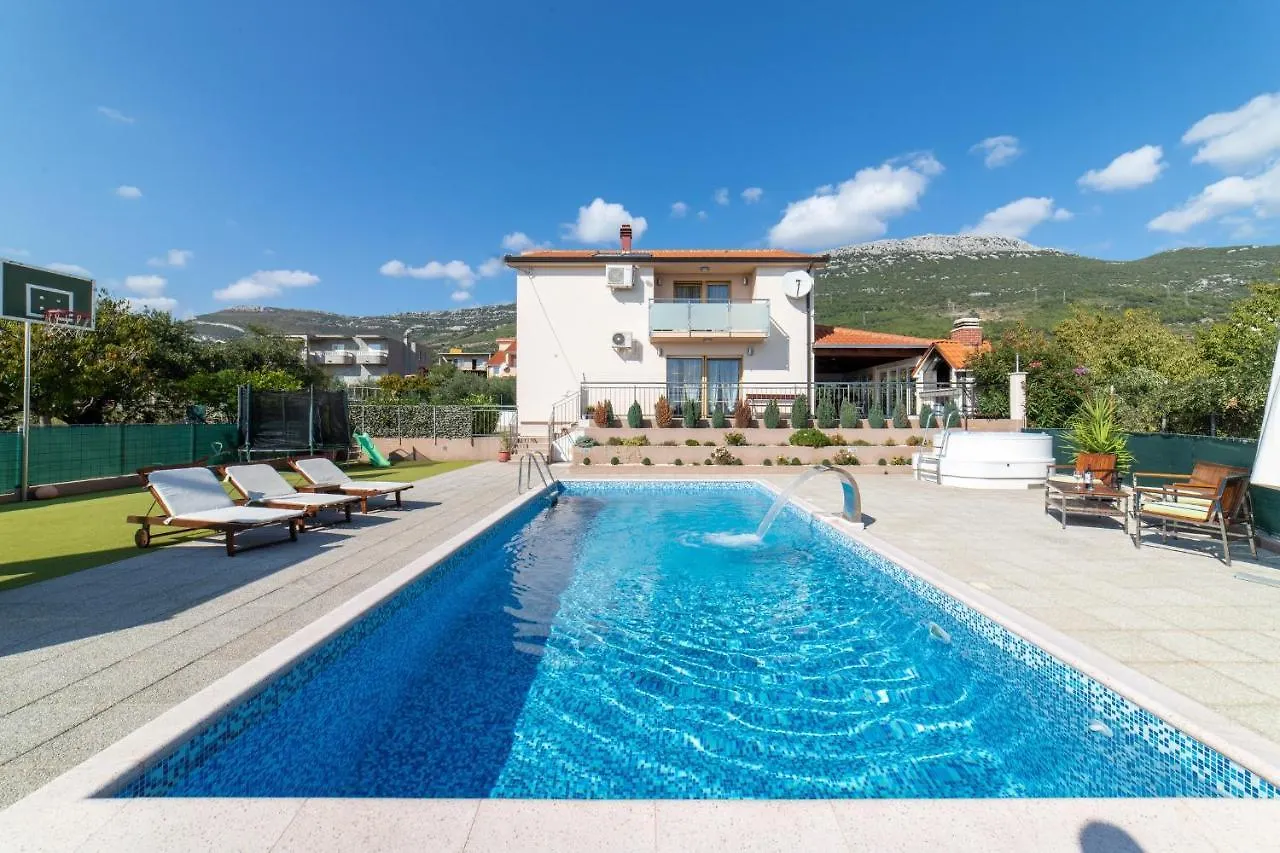 Holiday Home Mirador Kastel Stari Croatia