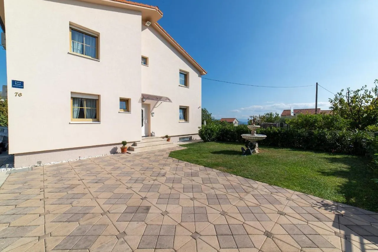 Holiday Home Mirador Kastel Stari
