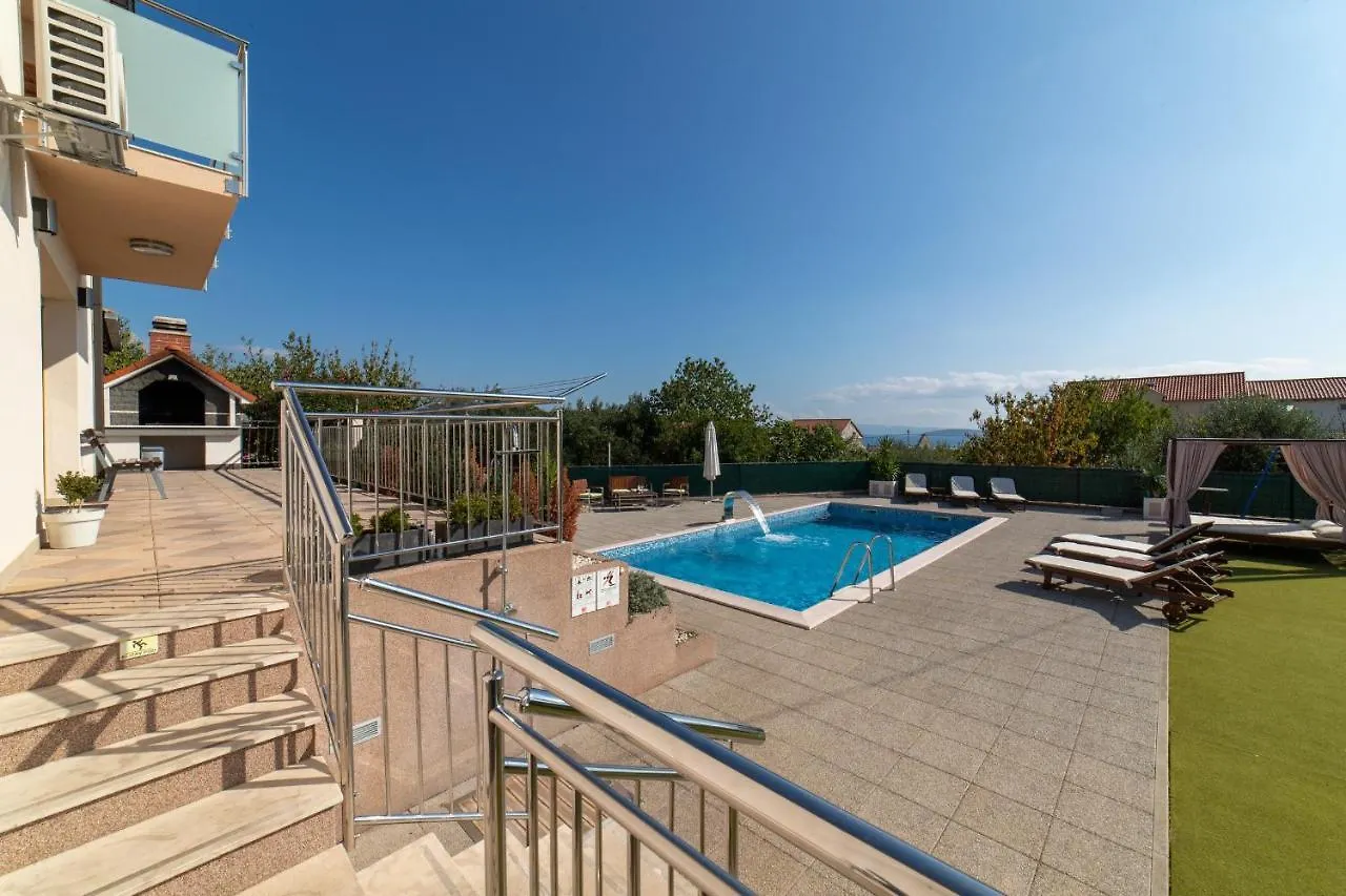Holiday Home Mirador Kastel Stari