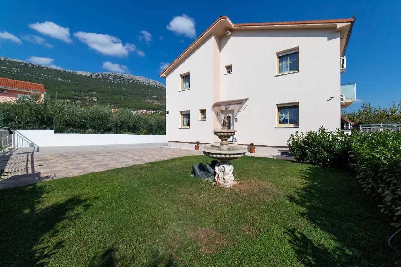 Holiday Home Mirador Kastel Stari