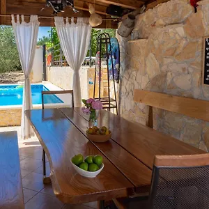 Ferienhaus Plum, Kaštel Stari