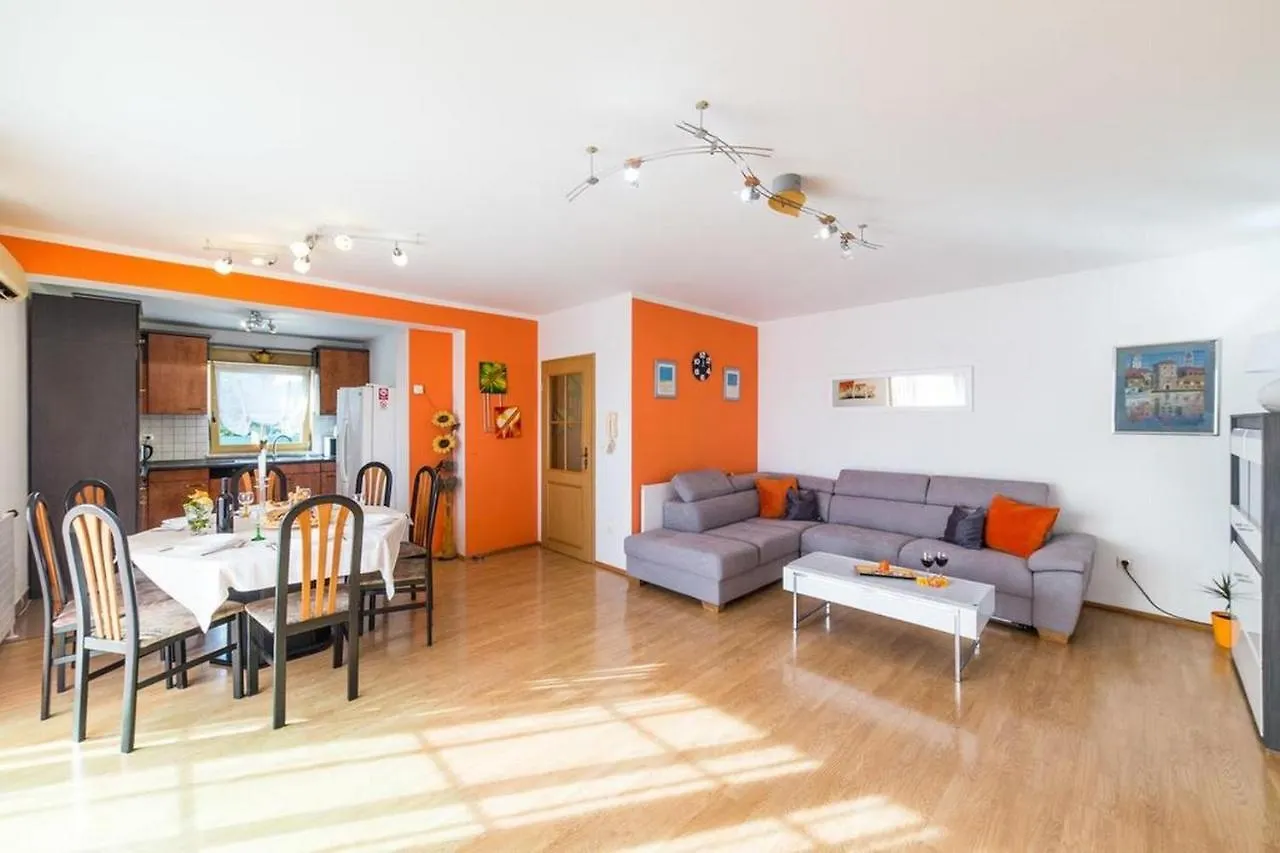 Holiday Home Mirador Kastel Stari 0*,